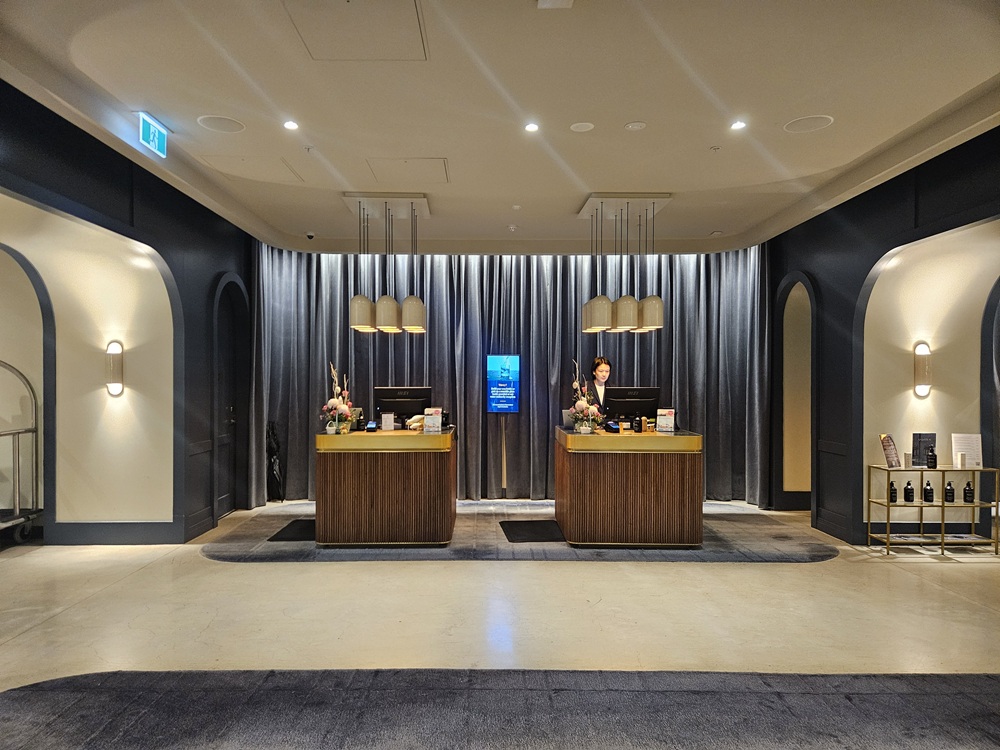 Voco Melbourne Central Review Entrance
