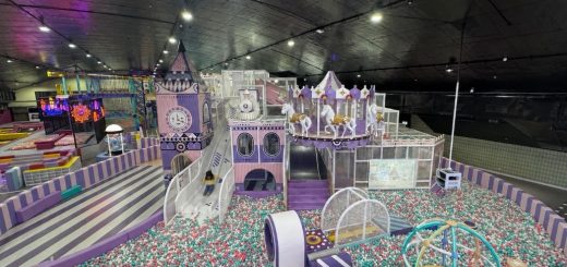 Minoland Oakley Playcentre and slides